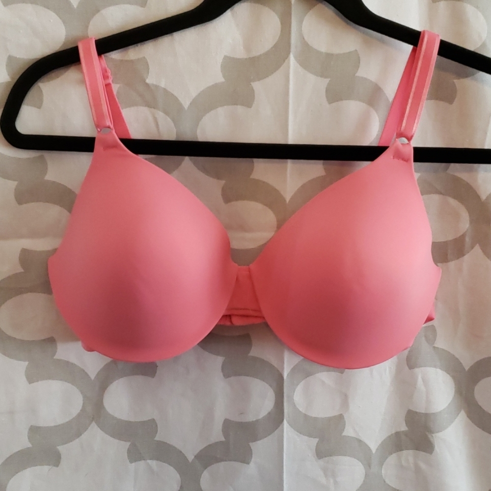 Warner's Bra. TShirt Bra. Coral. 36C.  Like New